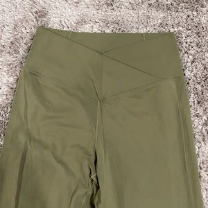 Halara buttery soft leggings. Size L. crossover waist